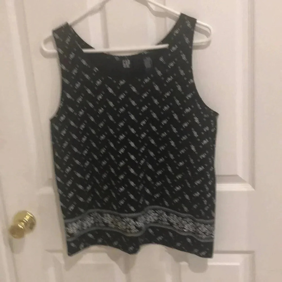 Gap woman’s top - Picture 1 of 3